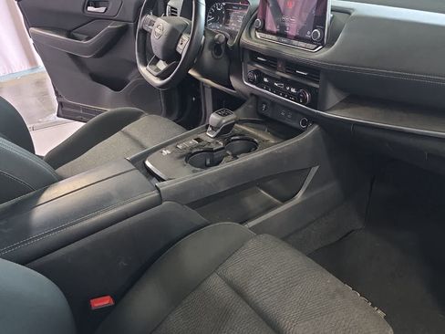 Used 2025 Nissan Rogue SV FWD image 18