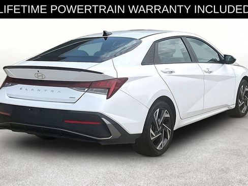 Used 2025 Hyundai Elantra SEL FWD image 2