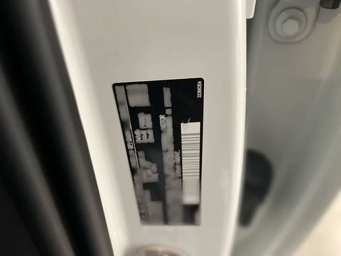 Used 2022 Volvo XC40 T5 Momentum image 27