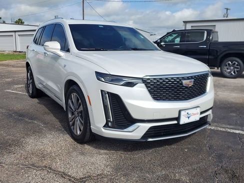 Used 2021 Cadillac XT6 Premium Luxury FWD image 2