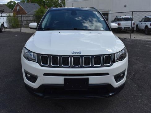 Used 2018 Jeep Compass Latitude w/ Popular Equipment Group AWD/4WD image 3