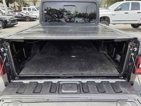 Used 2020 Jeep Gladiator Overland w/ Popular Equipment Package image 19