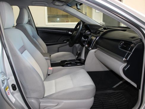 Used 2012 Toyota Camry LE FWD image 21