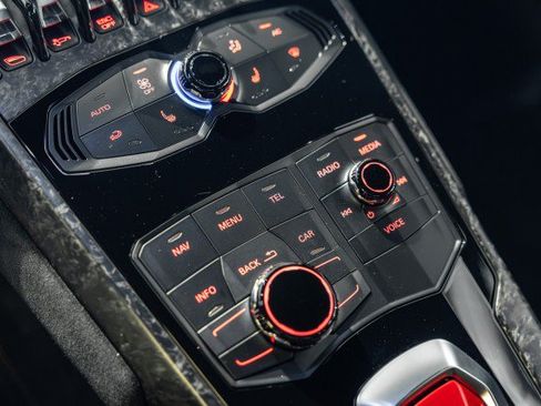 Used 2018 Lamborghini Huracan Performante AWD/4WD image 16