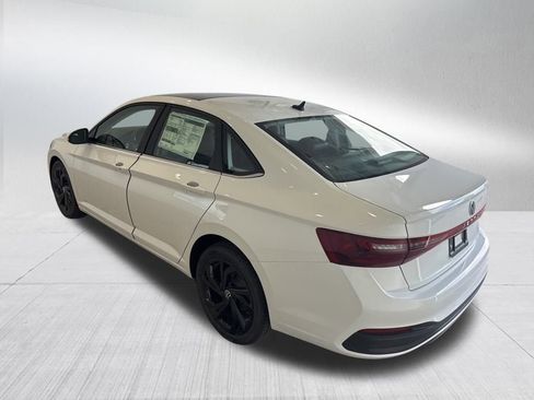 New 2025 Volkswagen Jetta SE image 3
