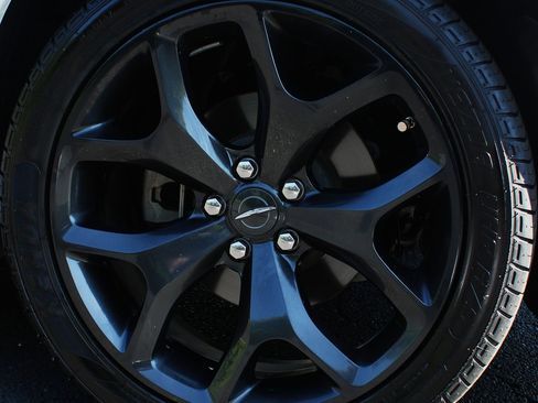 Used 2022 Chrysler 300 Touring w/ Sport Appearance Package image 11