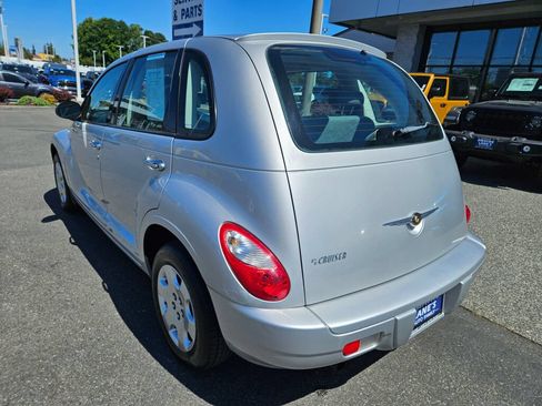 Used 2009 Chrysler PT Cruiser FWD image 3