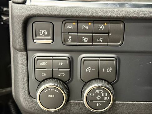 New 2026 Chevrolet Suburban LT w/ Comfort Package image 36