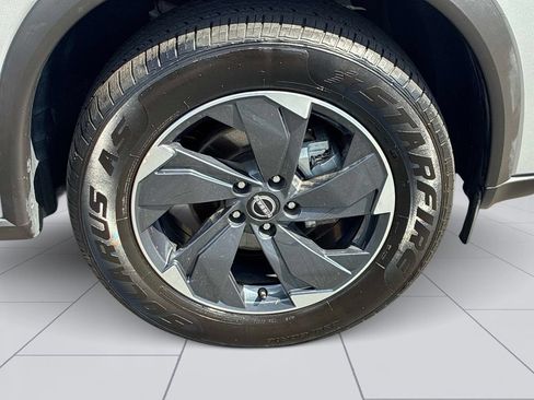 Used 2024 Nissan Rogue SV AWD/4WD image 9
