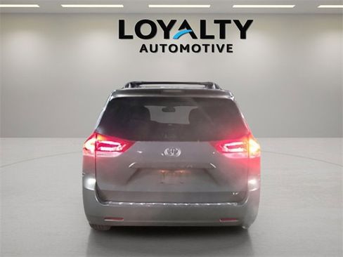 Used 2011 Toyota Sienna LE image 4