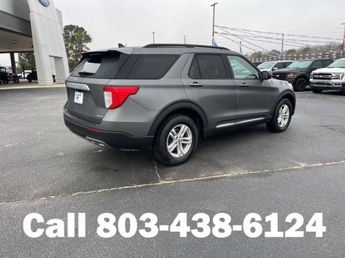 Used 2022 Ford Explorer XLT w/ Equipment Group 202A image 3