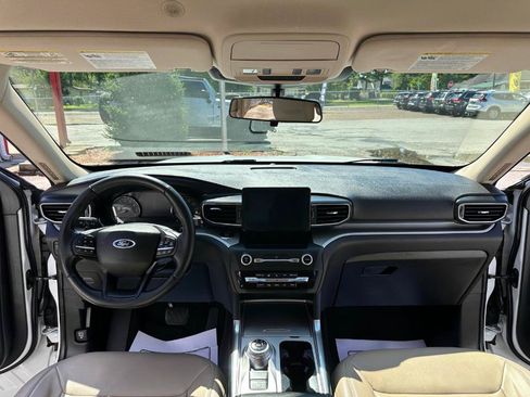 Used 2020 Ford Explorer XLT w/ Equipment Group 202A RWD image 18
