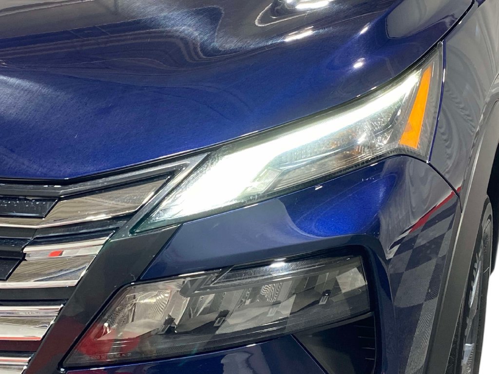 Used 2024 Nissan Rogue SV AWD/4WD image 7