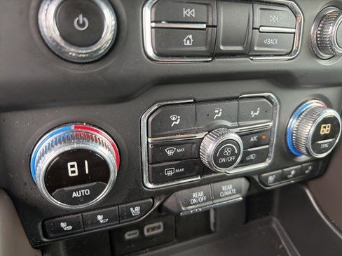 Used 2024 GMC Yukon XL SLT image 7