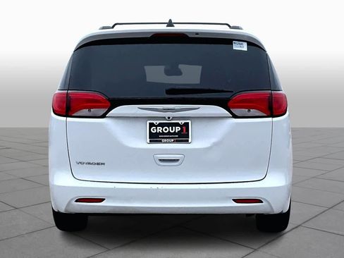 Used 2021 Chrysler Voyager Lxi image 4