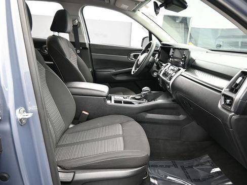 Used 2022 Kia Sorento LX image 41