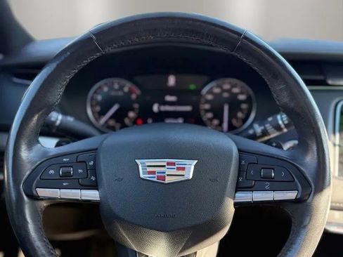 Used 2020 Cadillac XT4 Premium Luxury w/ Cold Weather Package AWD/4WD image 17