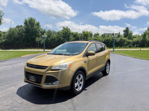 Used 2014 Ford Escape SE w/ Equipment Group 201A FWD image 2