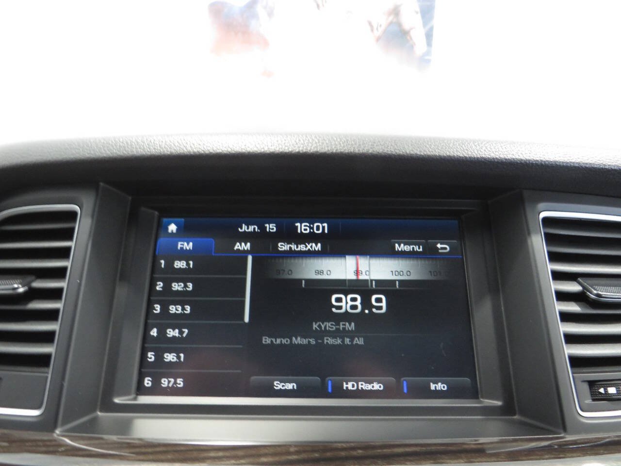 Used 2018 Genesis G80 3.8 RWD image 19