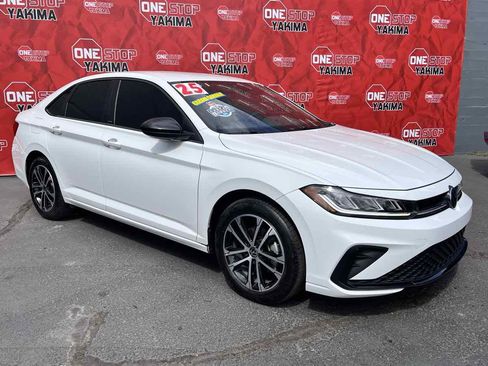 Used 2025 Volkswagen Jetta Sport FWD image 3
