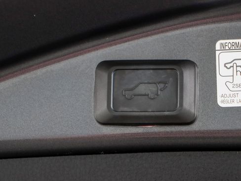 Used 2018 Toyota RAV4 Limited FWD image 30