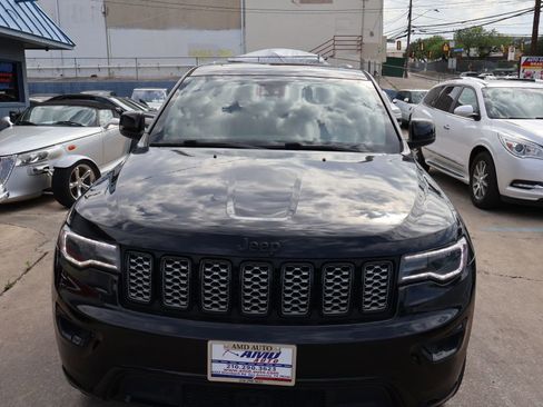 Used 2020 Jeep Grand Cherokee Altitude RWD image 32