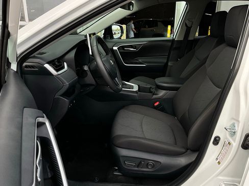 Used 2025 Toyota RAV4 XLE image 10