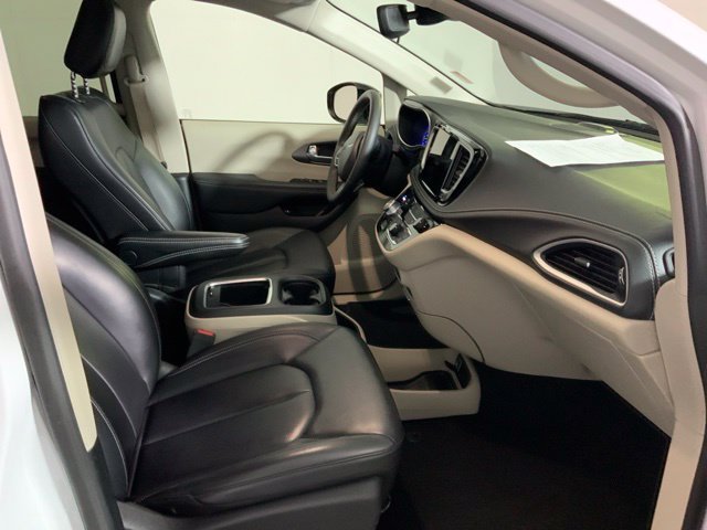 Used 2024 Chrysler Pacifica Limited FWD image 28