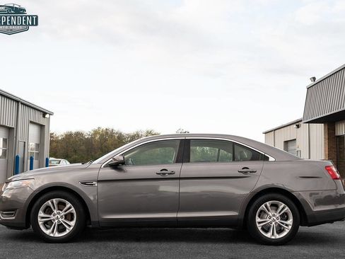 Used 2013 Ford Taurus SEL image 4