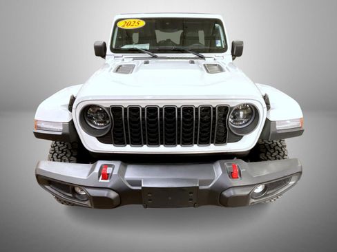 Used 2025 Jeep Wrangler Unlimited Rubicon image 2