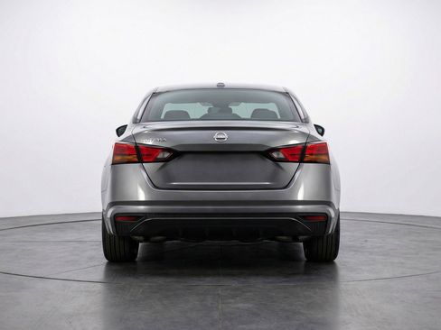 Used 2025 Nissan Altima 2.5 SV FWD image 7