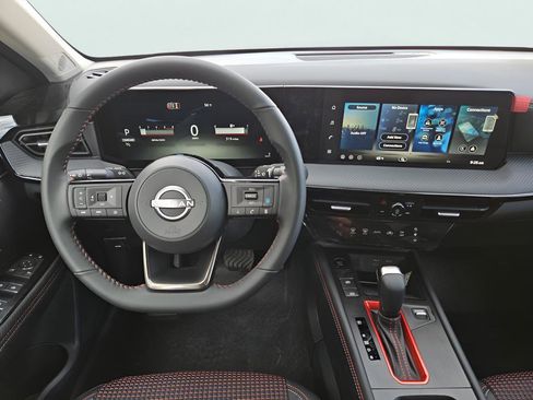 New 2026 Nissan Kicks SR FWD image 18