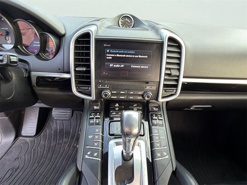 Used 2017 Porsche Cayenne Platinum Edition w/ Premium Package (PJV) image 29