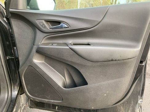 Used 2023 Chevrolet Equinox LT image 32