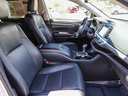 Used 2018 Toyota Highlander Limited Platinum AWD/4WD image 18