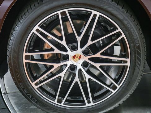 Certified 2025 Porsche Cayenne Coupe AWD/4WD image 13