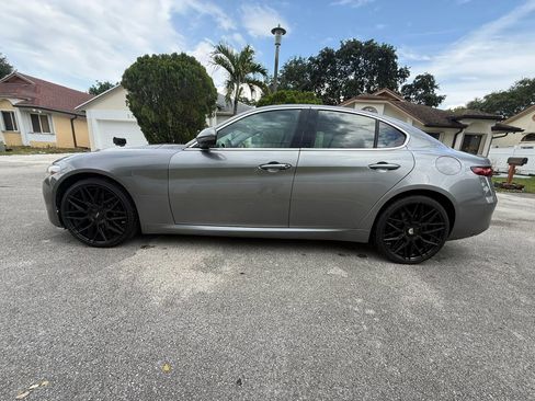 Used 2017 Alfa Romeo Giulia Ti AWD/4WD image 3