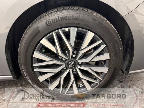Used 2025 Nissan Altima 2.5 SV FWD image 19