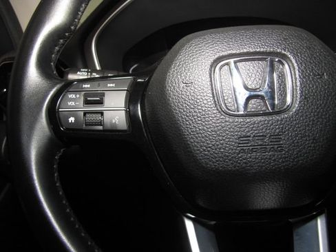 Certified 2025 Honda Pilot Touring image 5