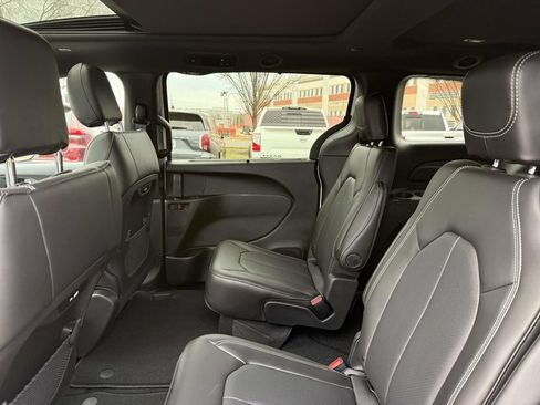 New 2026 Chrysler Pacifica Select w/ S Appearance Package AWD/4WD image 18