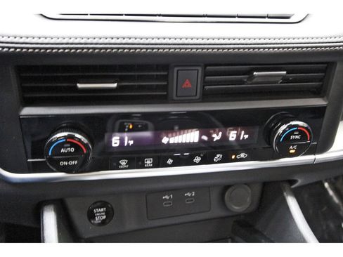 Used 2025 Nissan Rogue SV FWD image 25
