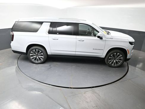 New 2026 Chevrolet Suburban High Country AWD/4WD image 38