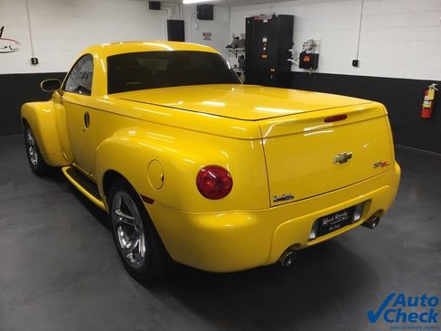 Used 2003 Chevrolet SSR w/ Preferred Equipment Group image 18