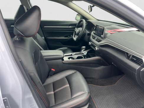 Used 2024 Nissan Altima 2.5 SR FWD image 15