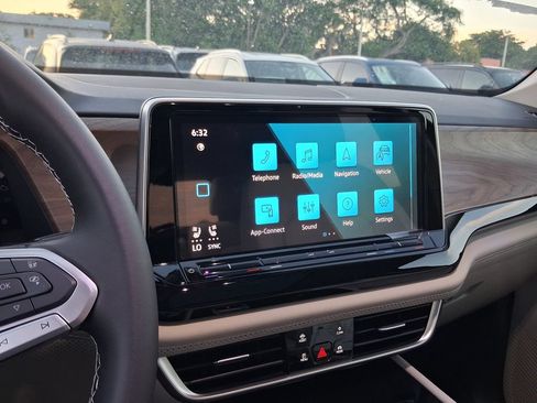 New 2026 Volkswagen Atlas SE FWD image 9