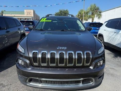 Used 2017 Jeep Cherokee Limited w/ Luxury Group FWD image 2