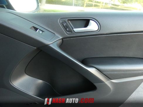 Used 2017 Volkswagen Tiguan SEL FWD image 34