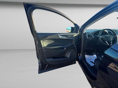 Used 2024 Ford Edge SEL image 9