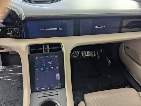 Used 2022 Porsche Taycan image 24
