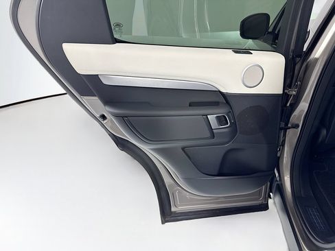 Used 2025 Land Rover Discovery Dynamic SE AWD/4WD image 27